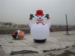 Надувной рождественский снеговик