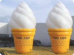 Милая надувная модель мороженого